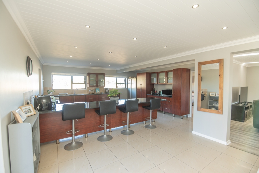 4 Bedroom Property for Sale in Clarendon Marine Eastern Cape